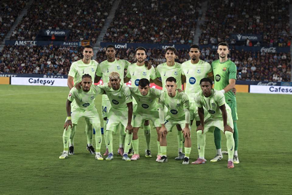 今天是北京时间2025年11月23日星期日,欢迎收看早报！